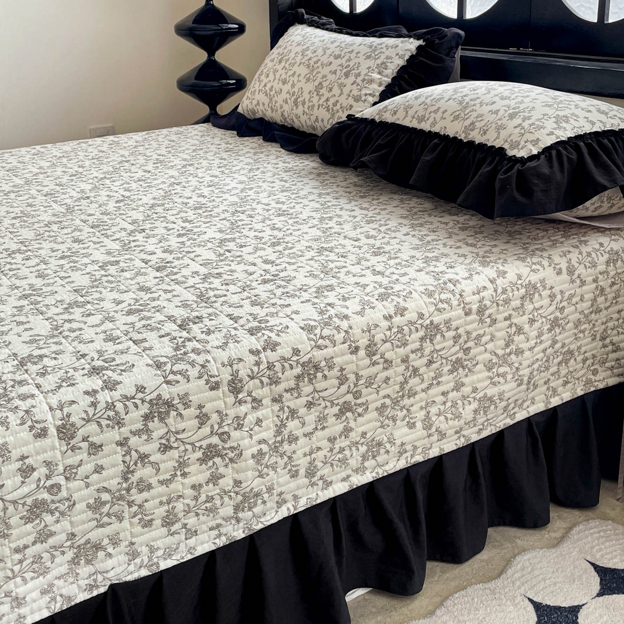 91家纺网 家纺一手货源 找家纺 富米莱单品馆 2026新款法式赫本风大花边A类古法仿棉云感纱单品床盖 星河入梦