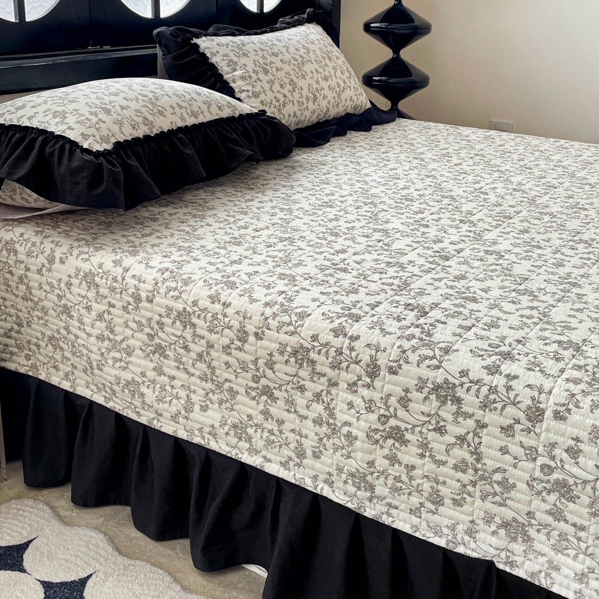 91家纺网 家纺一手货源 找家纺 富米莱单品馆 2026新款法式赫本风大花边A类古法仿棉云感纱单品床盖 星河入梦