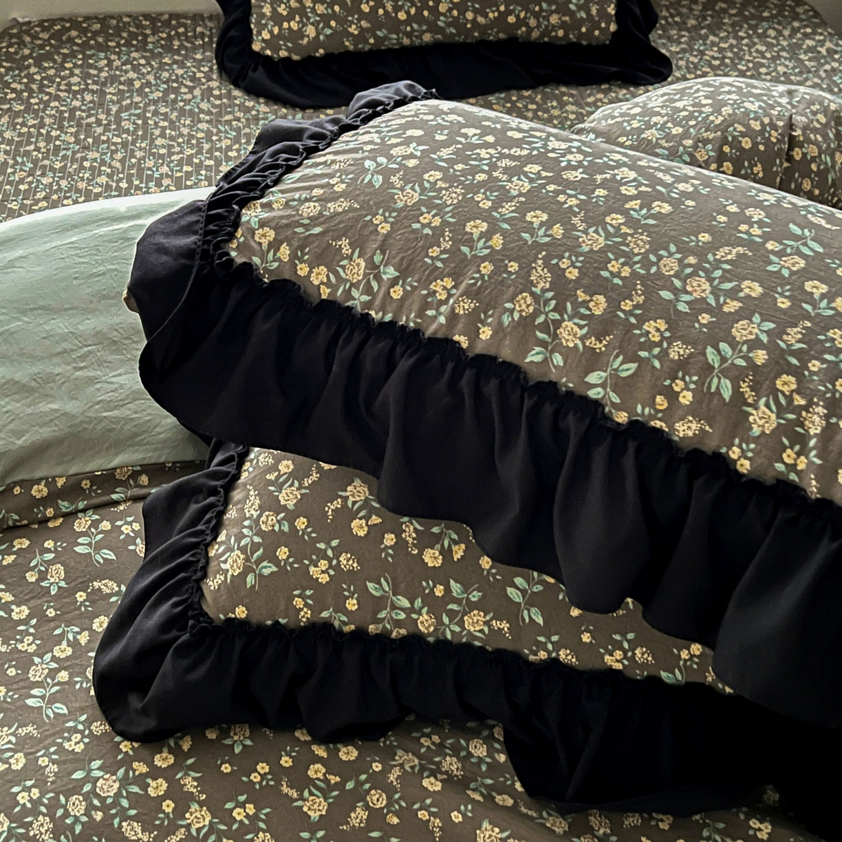 91家纺网 家纺一手货源 找家纺 富米莱单品馆 2026新款法式赫本风大花边A类古法仿棉云感纱单品床盖 知否