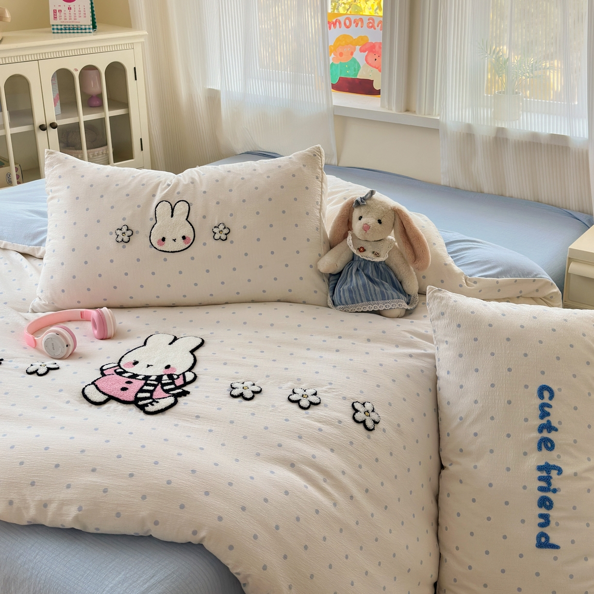 91家纺网 家纺一手货源 找家纺 奈颜 2026新款超柔水洗皱皱棉毛巾绣四件套 菲菲兔