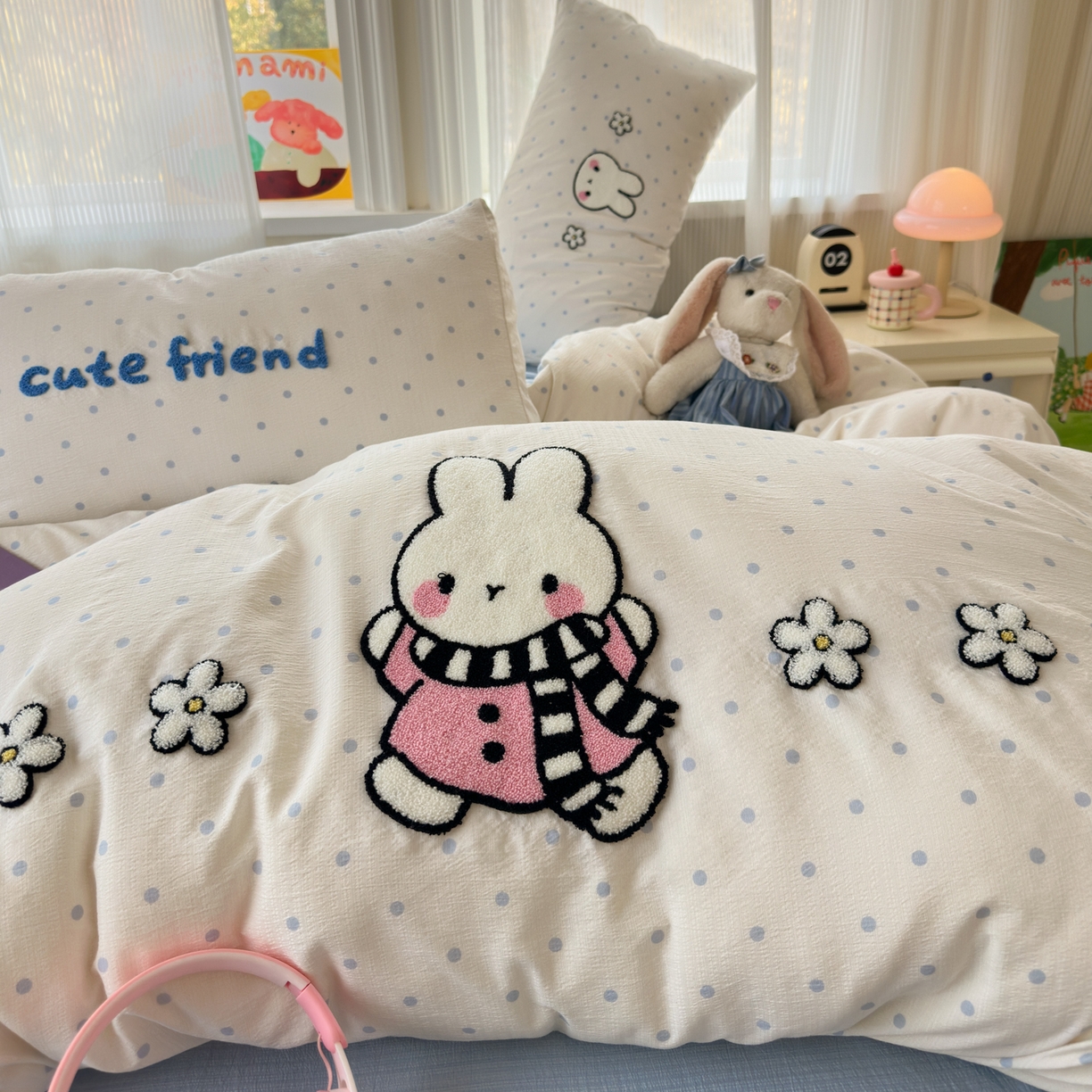 91家纺网 家纺一手货源 找家纺 奈颜 2026新款超柔水洗皱皱棉毛巾绣四件套 菲菲兔