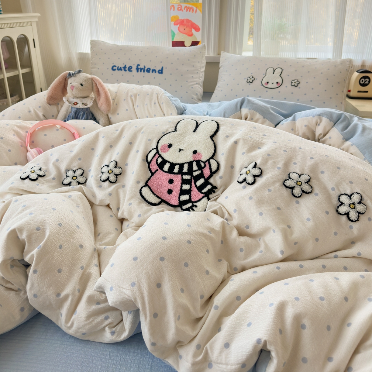 91家纺网 家纺一手货源 找家纺 奈颜 2026新款超柔水洗皱皱棉毛巾绣四件套 菲菲兔