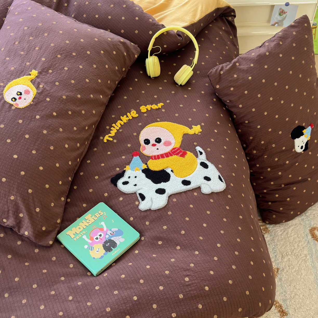 91家纺网 家纺一手货源 找家纺 奈颜 2026新款超柔水洗皱皱棉毛巾绣四件套 波点玩伴