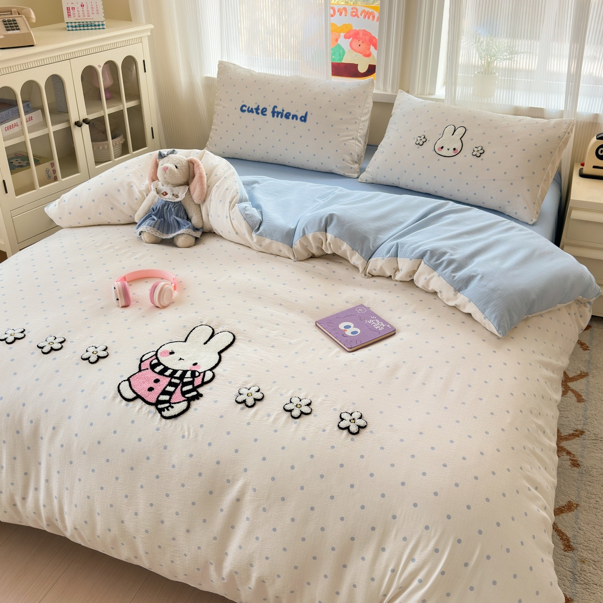 91家纺网 家纺一手货源 找家纺 奈颜 2026新款超柔水洗皱皱棉毛巾绣四件套 菲菲兔