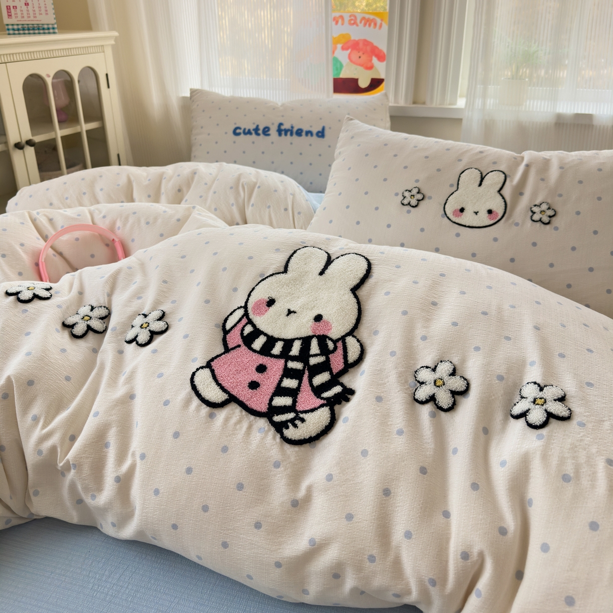 91家纺网 家纺一手货源 找家纺 奈颜 2026新款超柔水洗皱皱棉毛巾绣四件套 菲菲兔