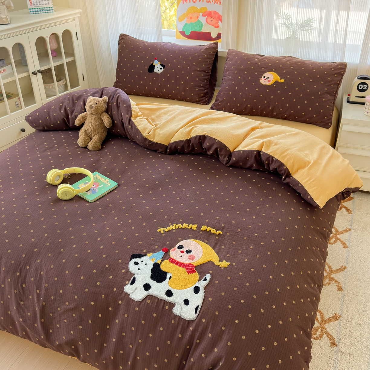 91家纺网 家纺一手货源 找家纺 奈颜 2026新款超柔水洗皱皱棉毛巾绣四件套 波点玩伴