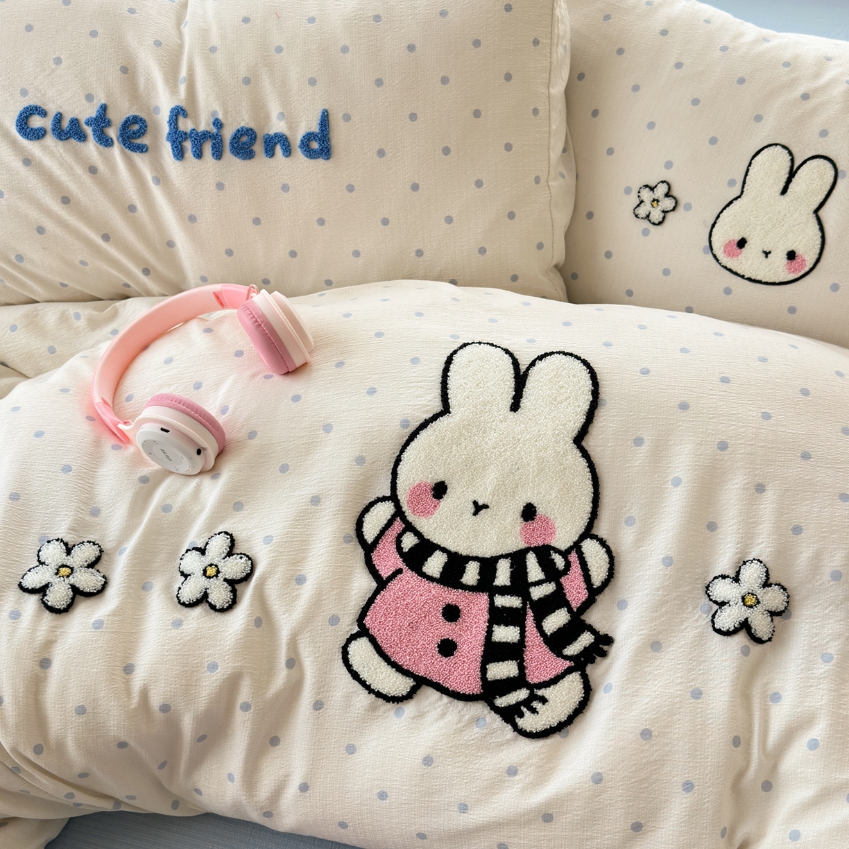 91家纺网 家纺一手货源 找家纺 奈颜 2026新款超柔水洗皱皱棉毛巾绣四件套 菲菲兔