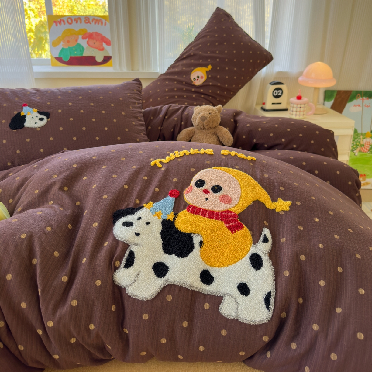 91家纺网 家纺一手货源 找家纺 奈颜 2026新款超柔水洗皱皱棉毛巾绣四件套 波点玩伴