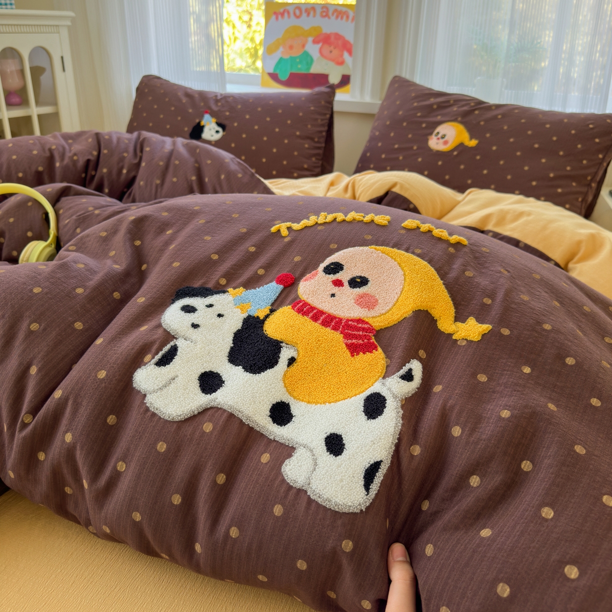 91家纺网 家纺一手货源 找家纺 奈颜 2026新款超柔水洗皱皱棉毛巾绣四件套 波点玩伴