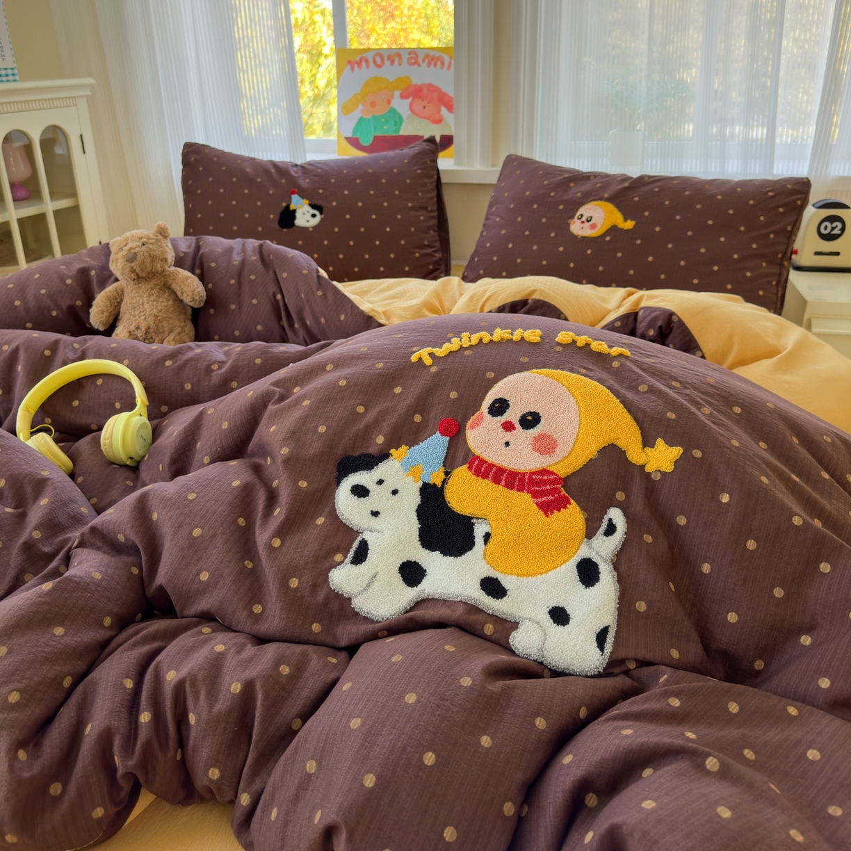 91家纺网 家纺一手货源 找家纺 奈颜 2026新款超柔水洗皱皱棉毛巾绣四件套 波点玩伴