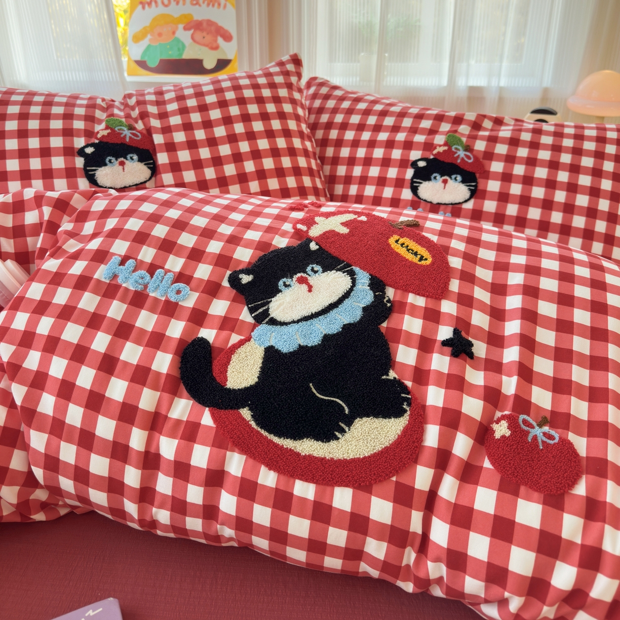 91家纺网 家纺一手货源 找家纺 奈颜 2026新款超柔水洗皱皱棉毛巾绣四件套 苹果猫咪