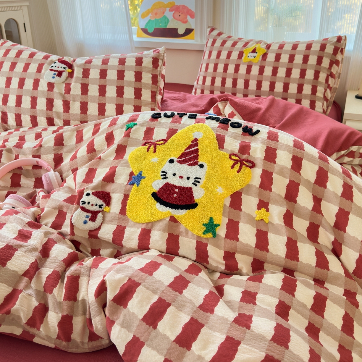 91家纺网 家纺一手货源 找家纺 奈颜 2026新款超柔水洗皱皱棉毛巾绣四件套 萌星KT