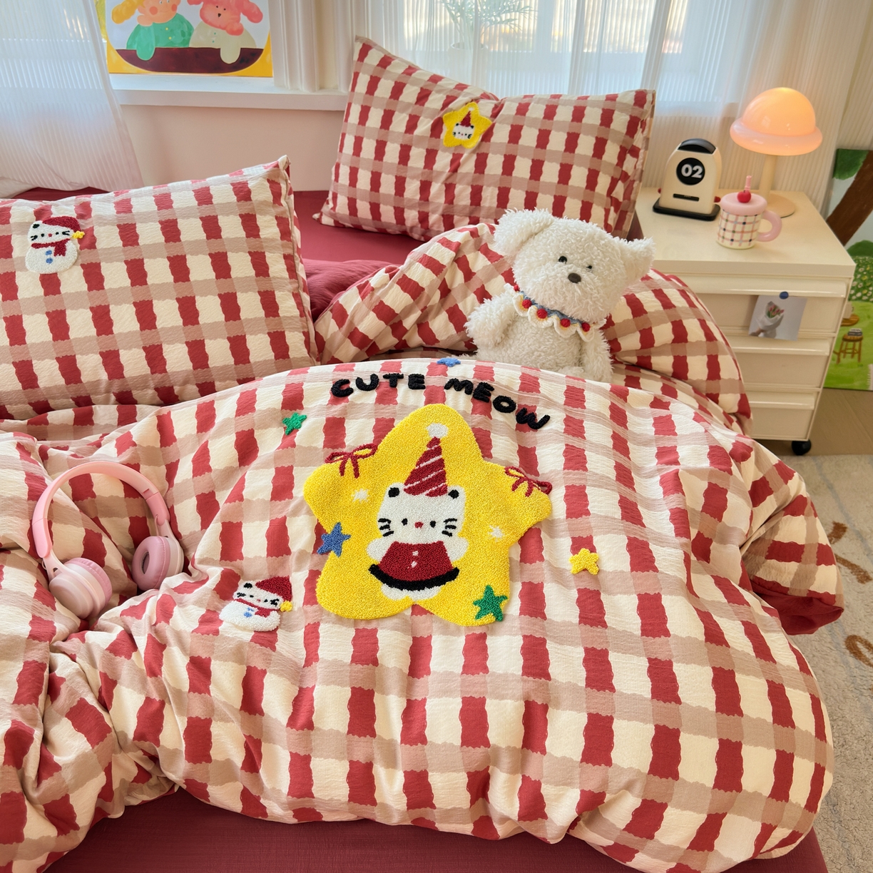 91家纺网 家纺一手货源 找家纺 奈颜 2026新款超柔水洗皱皱棉毛巾绣四件套 萌星KT