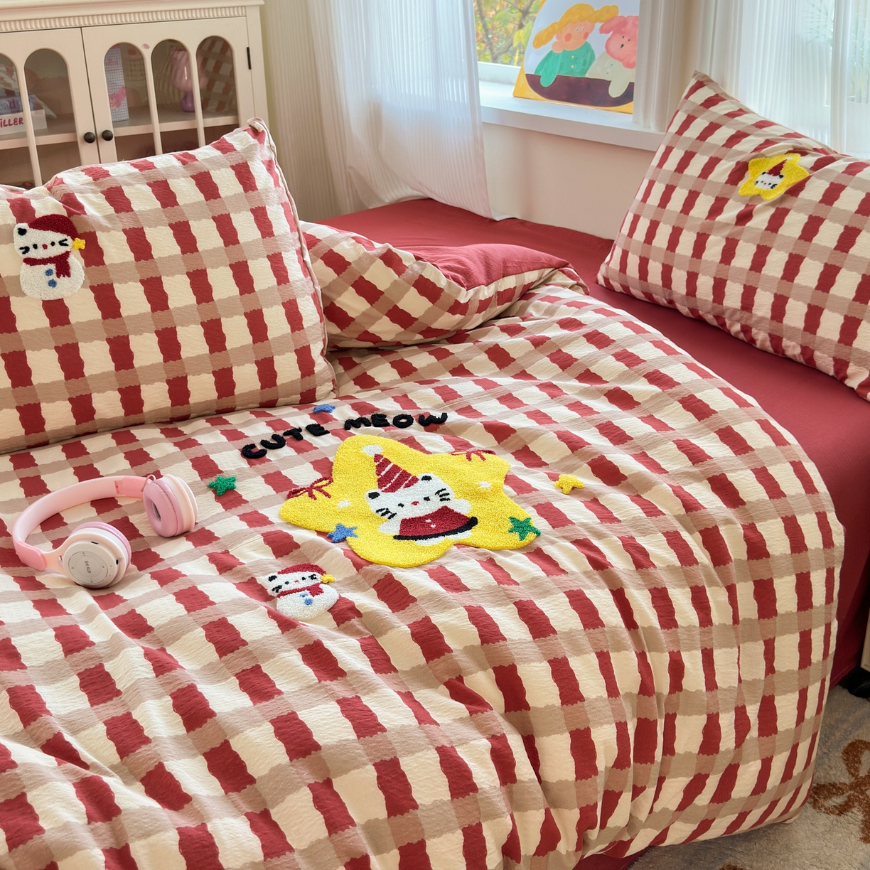 91家纺网 家纺一手货源 找家纺 奈颜 2026新款超柔水洗皱皱棉毛巾绣四件套 萌星KT