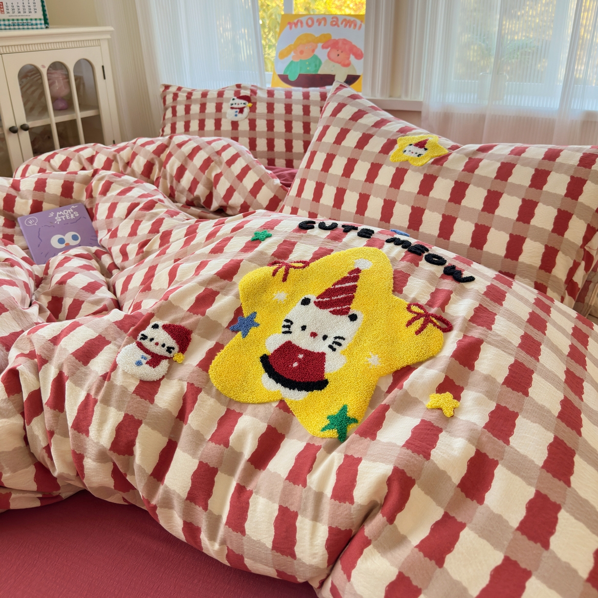 91家纺网 家纺一手货源 找家纺 奈颜 2026新款超柔水洗皱皱棉毛巾绣四件套 萌星KT