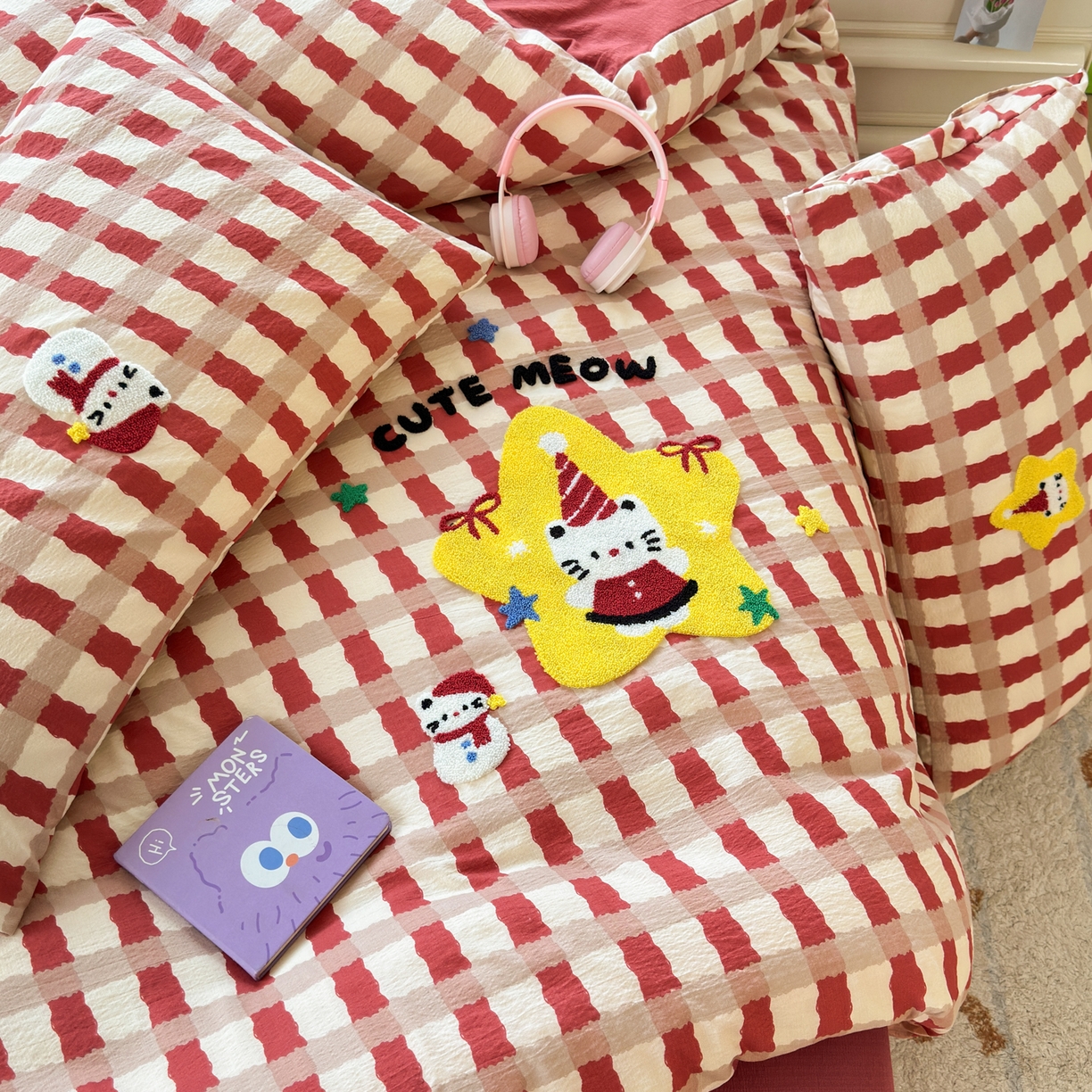 91家纺网 家纺一手货源 找家纺 奈颜 2026新款超柔水洗皱皱棉毛巾绣四件套 萌星KT