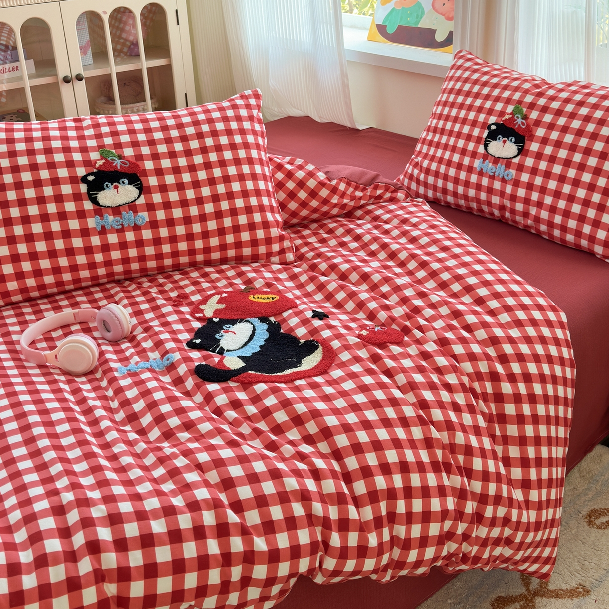 91家纺网 家纺一手货源 找家纺 奈颜 2026新款超柔水洗皱皱棉毛巾绣四件套 苹果猫咪