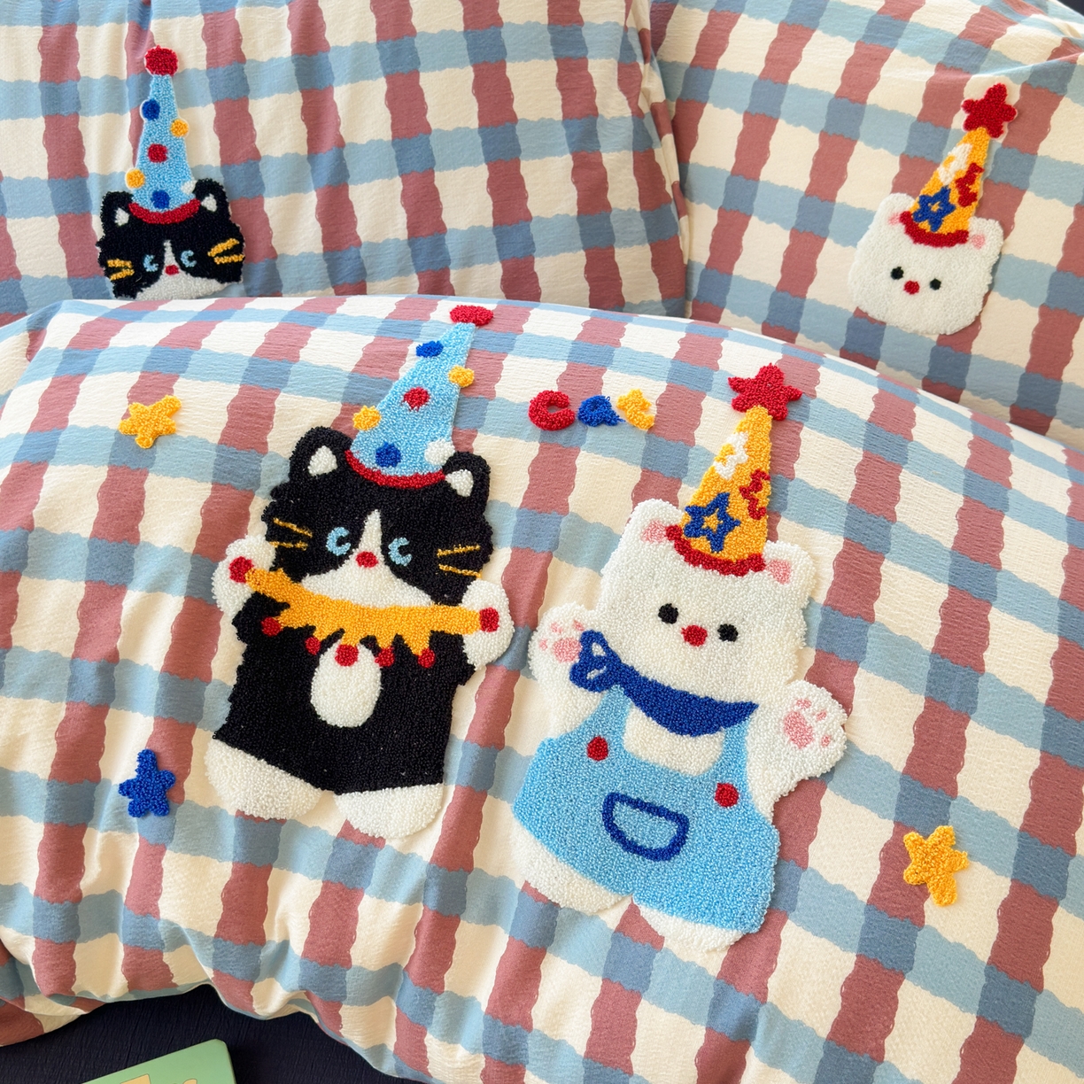 91家纺网 家纺一手货源 找家纺 奈颜 2026新款超柔水洗皱皱棉毛巾绣四件套 萌宠派对