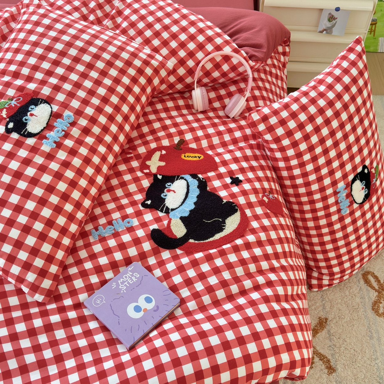 91家纺网 家纺一手货源 找家纺 奈颜 2026新款超柔水洗皱皱棉毛巾绣四件套 苹果猫咪