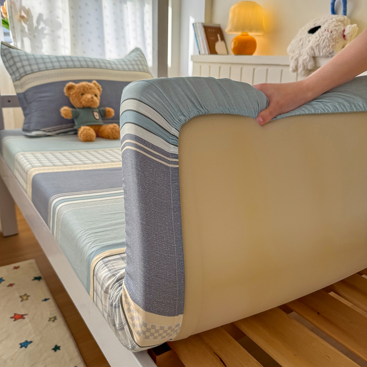 91家纺网 家纺一手货源 找家纺 尚帛 2026新款全棉品质喷气印花爆款四件套 多规格套件 单品系列-学生款单床笠 爱之艺术-灰