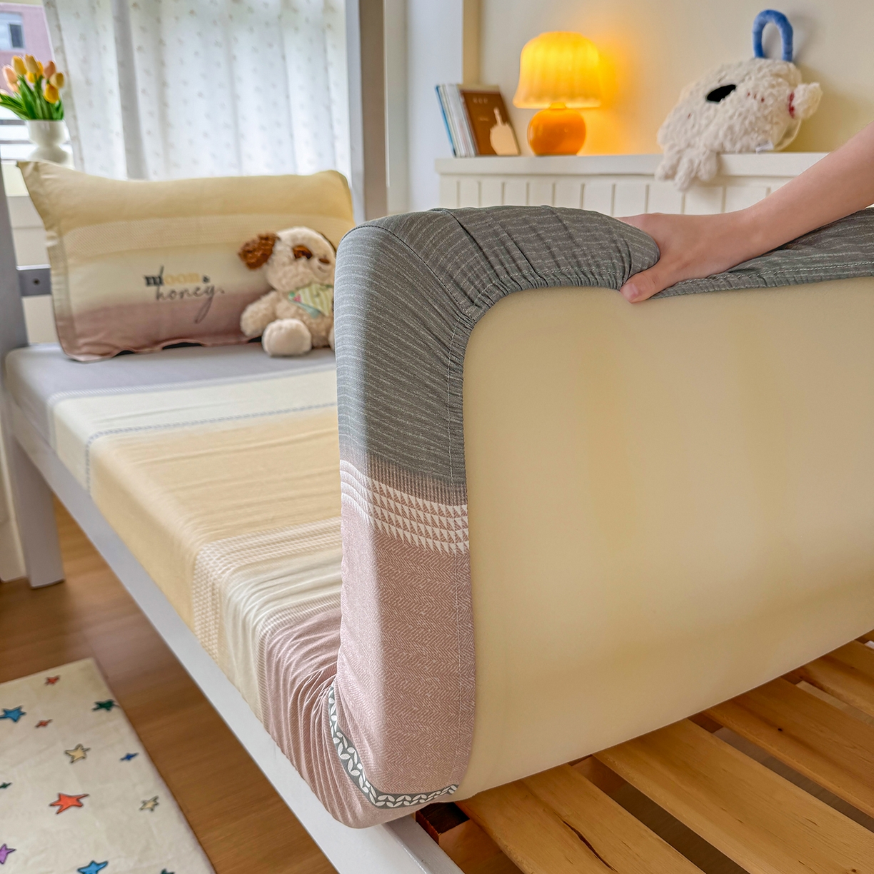 91家纺网 家纺一手货源 找家纺 尚帛 2026新款全棉品质喷气印花爆款四件套 多规格套件 单品系列-学生款单床笠 协奏曲-红