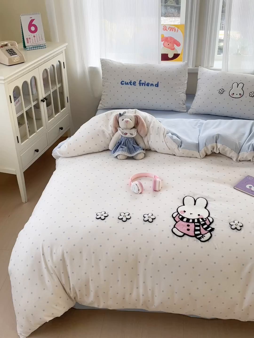 91家纺网 家纺一手货源 找家纺 奈颜 2026新款超柔水洗皱皱棉毛巾绣四件套 菲菲兔