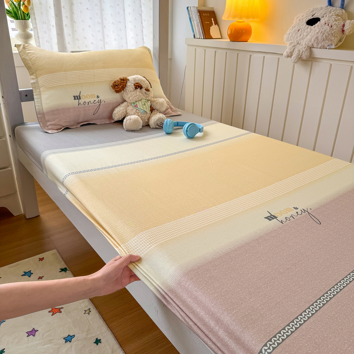 91家纺网 家纺一手货源 找家纺 尚帛 2026新款全棉品质喷气印花爆款四件套 多规格套件 单品系列-学生款单床笠 协奏曲-红