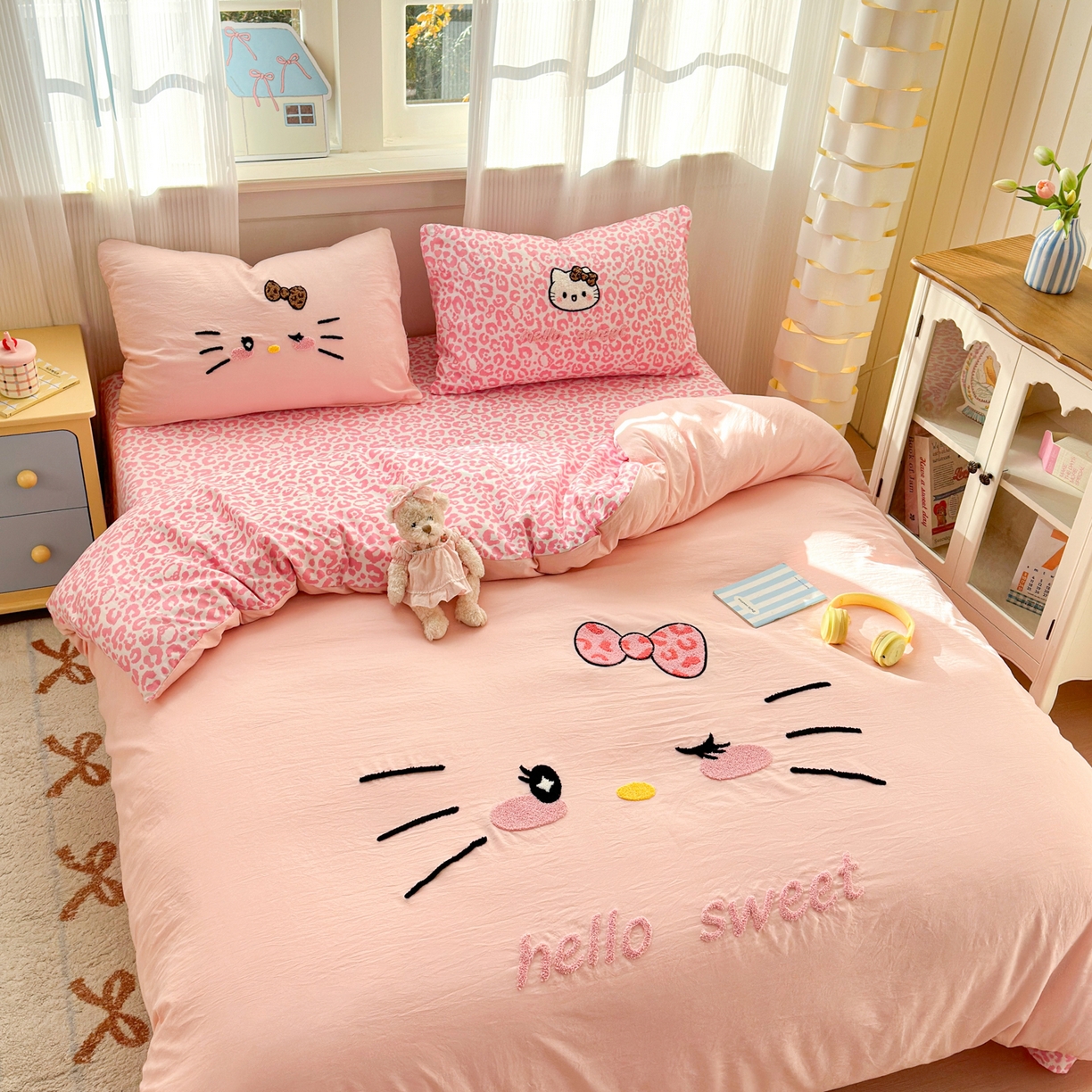 91家纺网 家纺一手货源 找家纺 奈颜 2026新款A类水洗棉大版毛巾绣豹纹小猫四件套--影棚图 豹纹小猫-粉