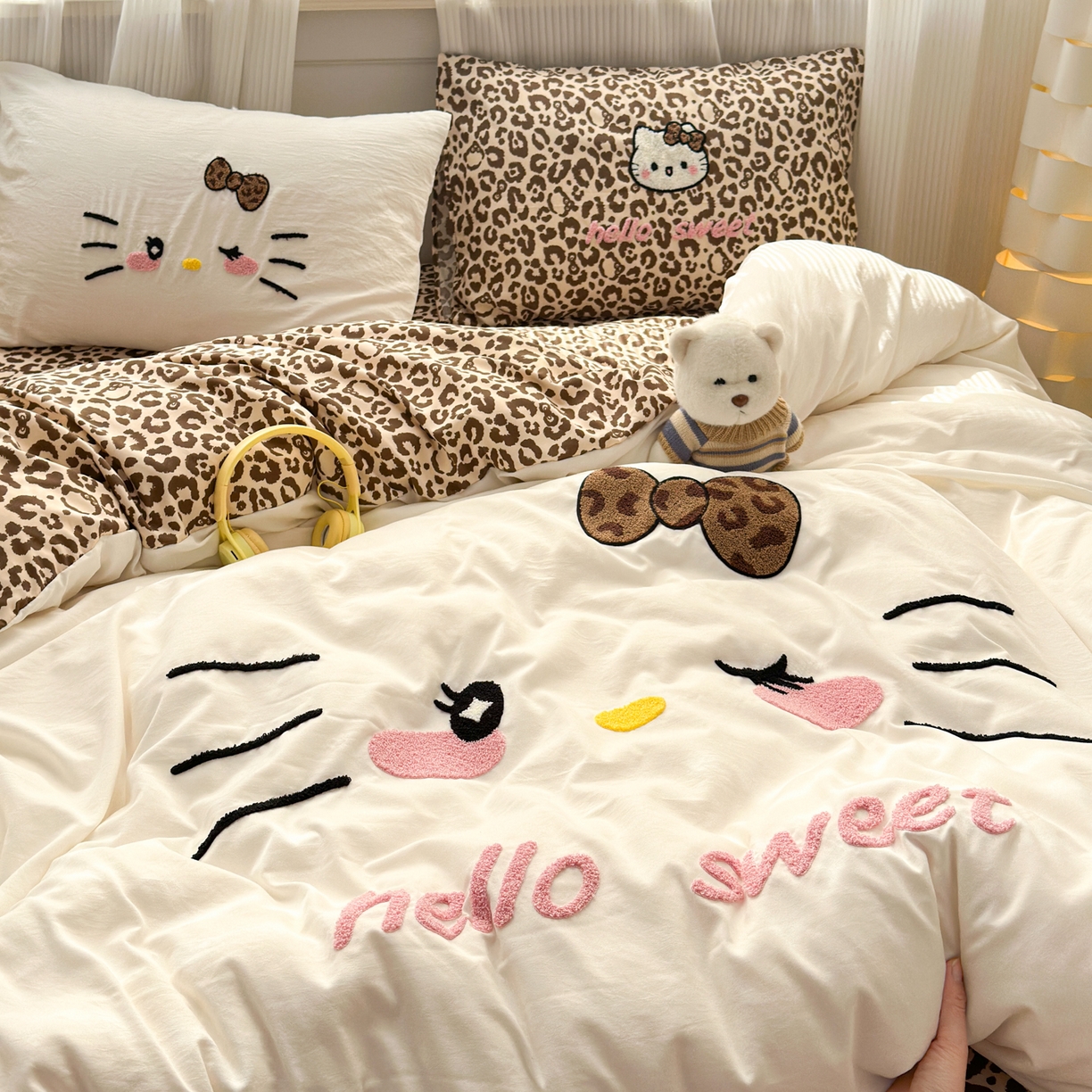 91家纺网 家纺一手货源 找家纺 （总）奈颜 2026新款A类水洗棉大版毛巾绣豹纹小猫四件套--影棚图