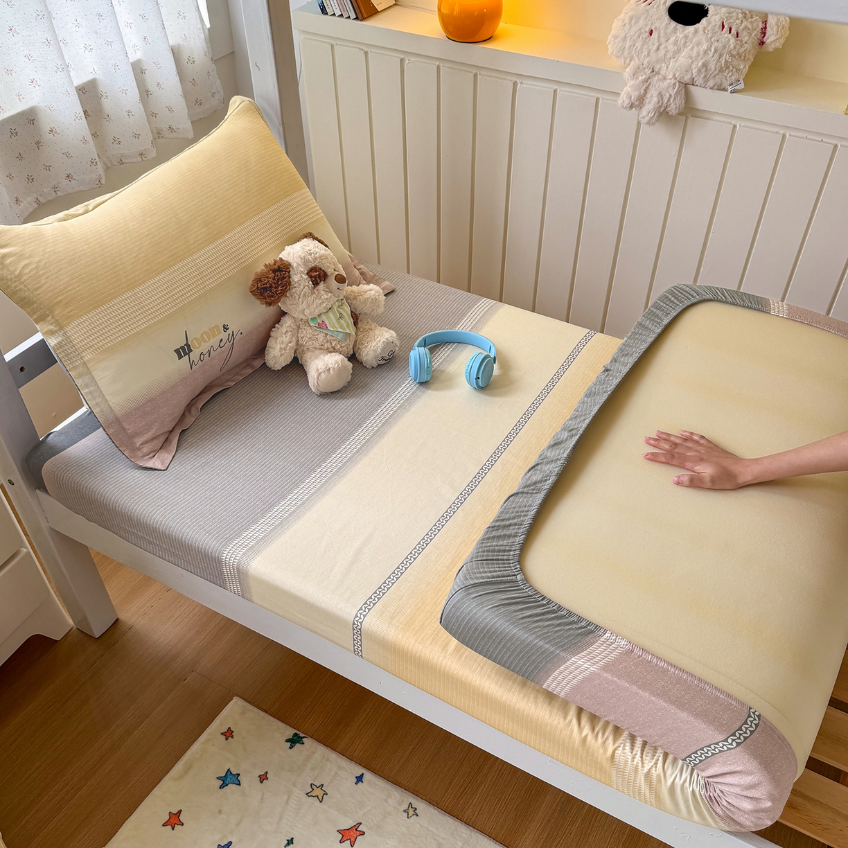 91家纺网 家纺一手货源 找家纺 尚帛 2026新款全棉品质喷气印花爆款四件套 多规格套件 单品系列-学生款单床笠 协奏曲-红