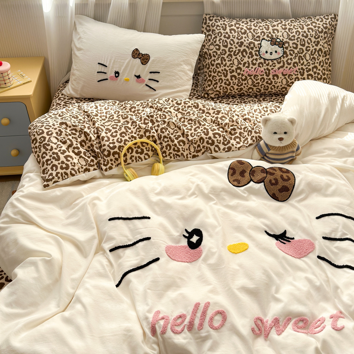 91家纺网 家纺一手货源 找家纺 （总）奈颜 2026新款A类水洗棉大版毛巾绣豹纹小猫四件套--影棚图