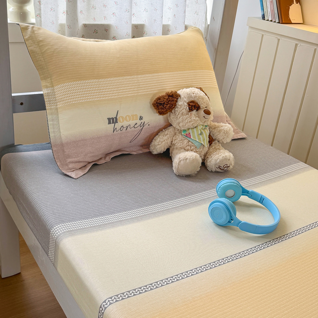 91家纺网 家纺一手货源 找家纺 尚帛 2026新款全棉品质喷气印花爆款四件套 多规格套件 单品系列-学生款单床笠 协奏曲-红