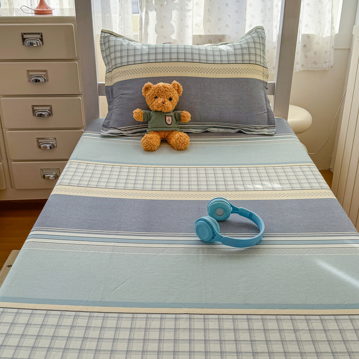 91家纺网 家纺一手货源 找家纺 尚帛 2026新款全棉品质喷气印花爆款四件套 多规格套件 单品系列-学生款单床笠 爱之艺术-灰