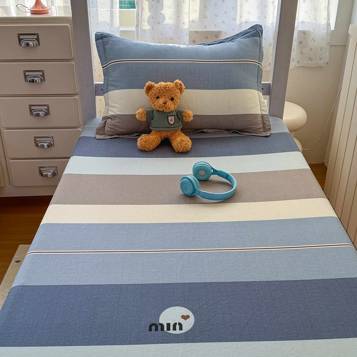 91家纺网 家纺一手货源 找家纺 尚帛 2026新款全棉品质喷气印花爆款四件套 多规格套件 单品系列-学生款单床笠 时尚慕斯