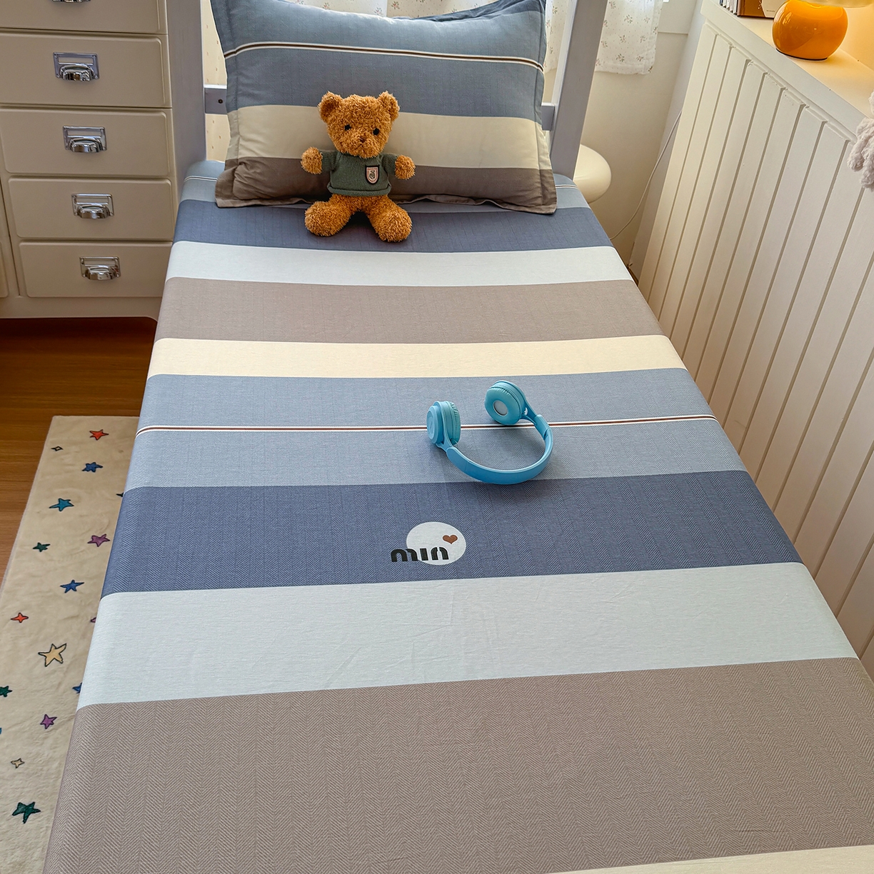 91家纺网 家纺一手货源 找家纺 尚帛 2026新款全棉品质喷气印花爆款四件套 多规格套件 单品系列-学生款单床笠 时尚慕斯