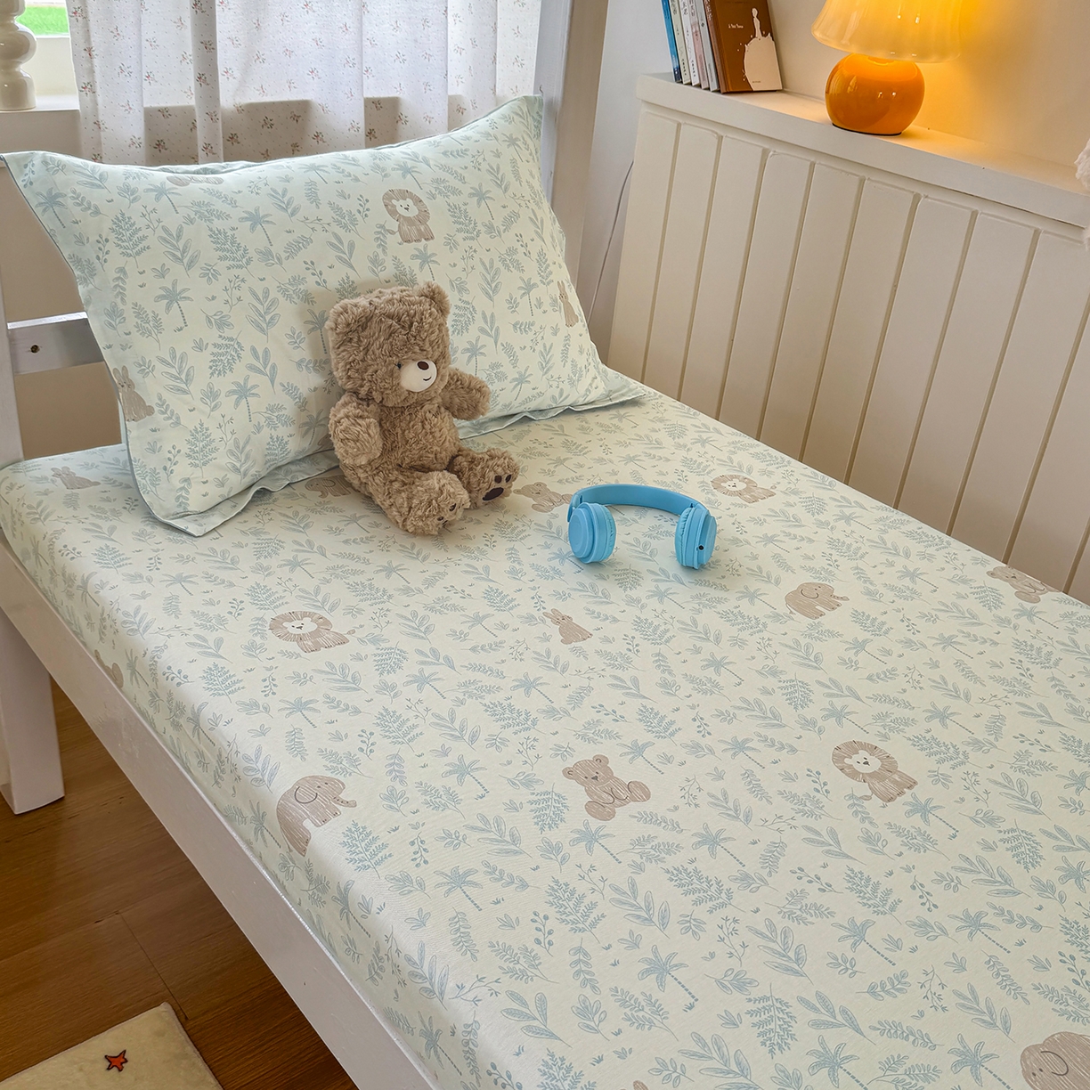 91家纺网 家纺一手货源 找家纺 尚帛 2026新款全棉品质喷气印花爆款四件套 多规格套件 单品系列-学生款单床笠 森林小镇-兰