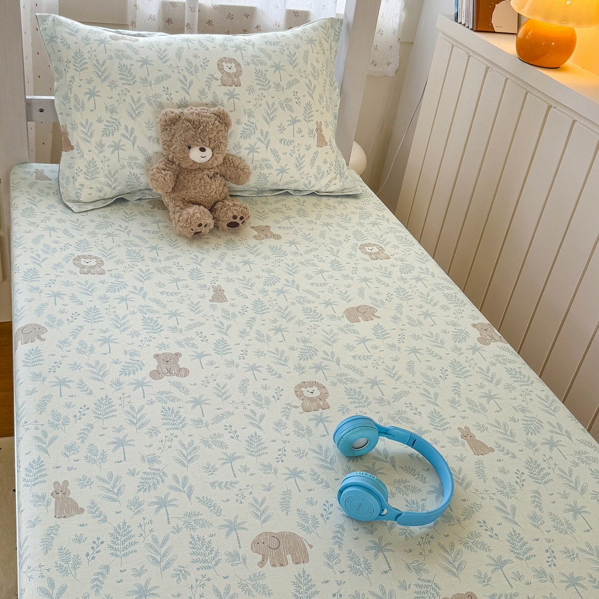 91家纺网 家纺一手货源 找家纺 尚帛 2026新款全棉品质喷气印花爆款四件套 多规格套件 单品系列-学生款单床笠 森林小镇-兰