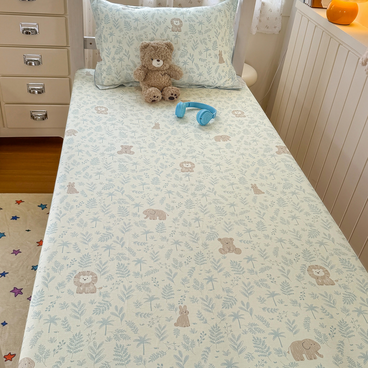 91家纺网 家纺一手货源 找家纺 尚帛 2026新款全棉品质喷气印花爆款四件套 多规格套件 单品系列-学生款单床笠 森林小镇-兰