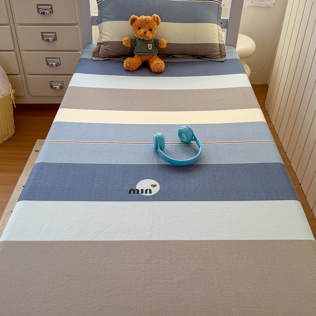 91家纺网 家纺一手货源 找家纺 尚帛 2026新款全棉品质喷气印花爆款四件套 多规格套件 单品系列-学生款单床笠 时尚慕斯