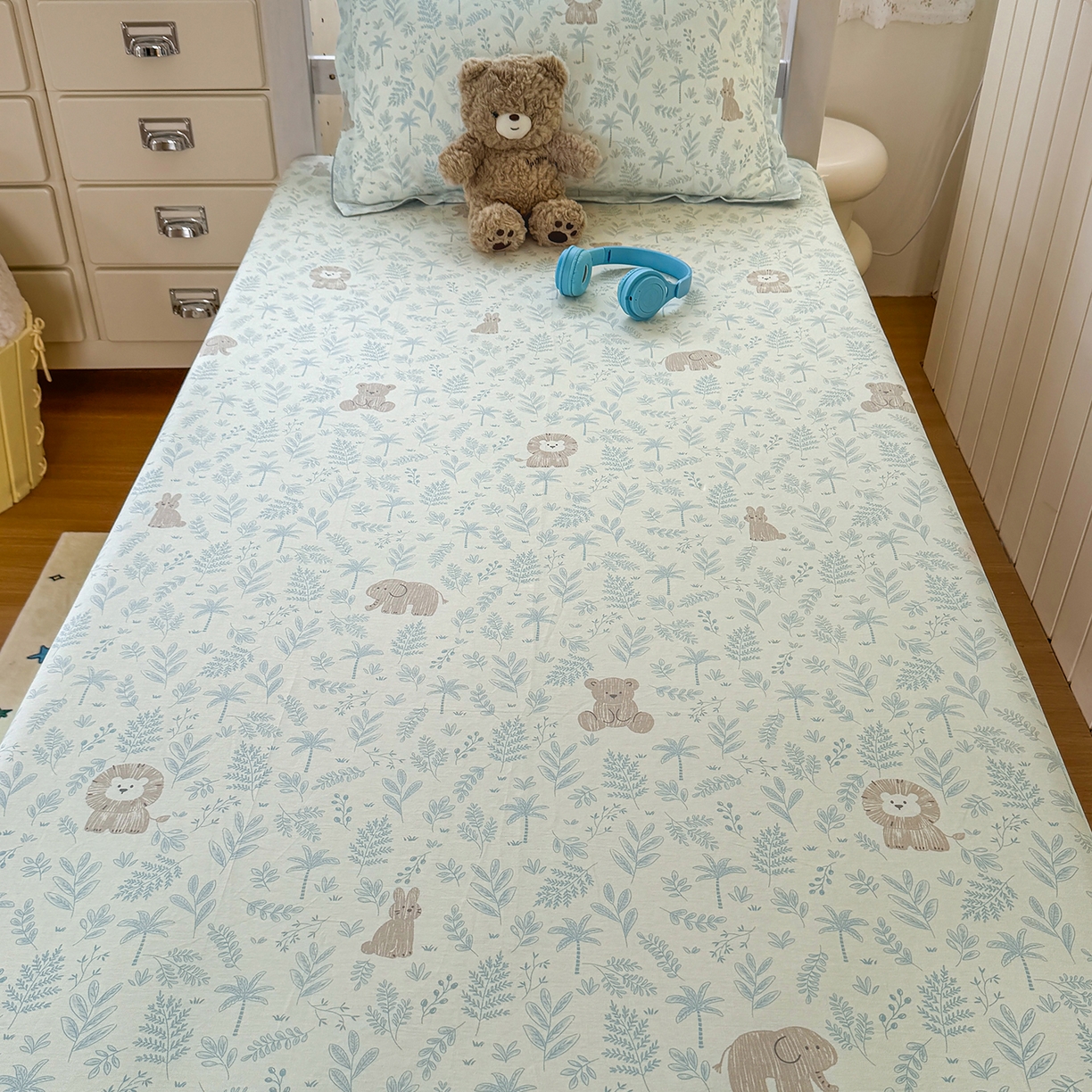 91家纺网 家纺一手货源 找家纺 尚帛 2026新款全棉品质喷气印花爆款四件套 多规格套件 单品系列-学生款单床笠 森林小镇-兰