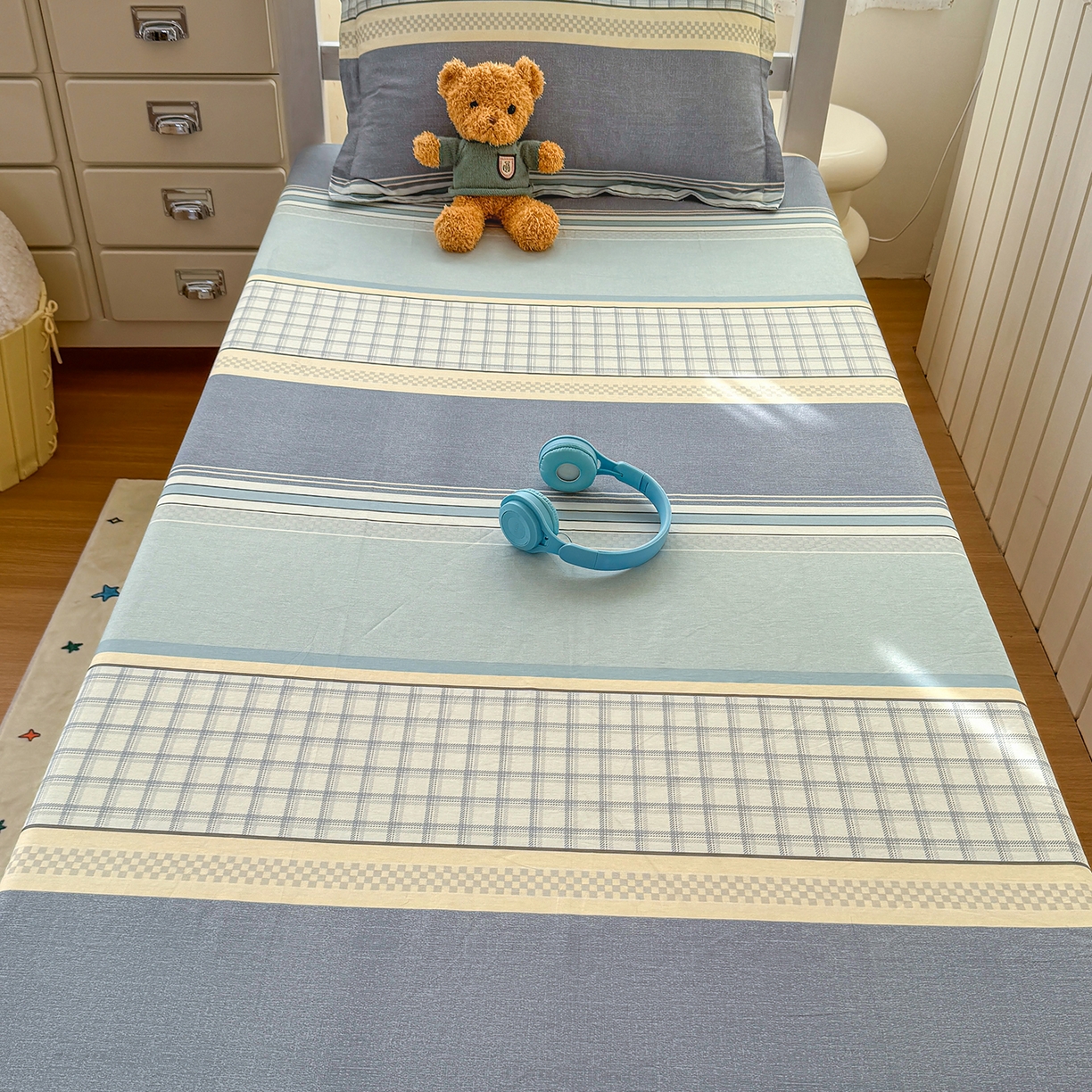 91家纺网 家纺一手货源 找家纺 尚帛 2026新款全棉品质喷气印花爆款四件套 多规格套件 单品系列-学生款单床笠 爱之艺术-灰