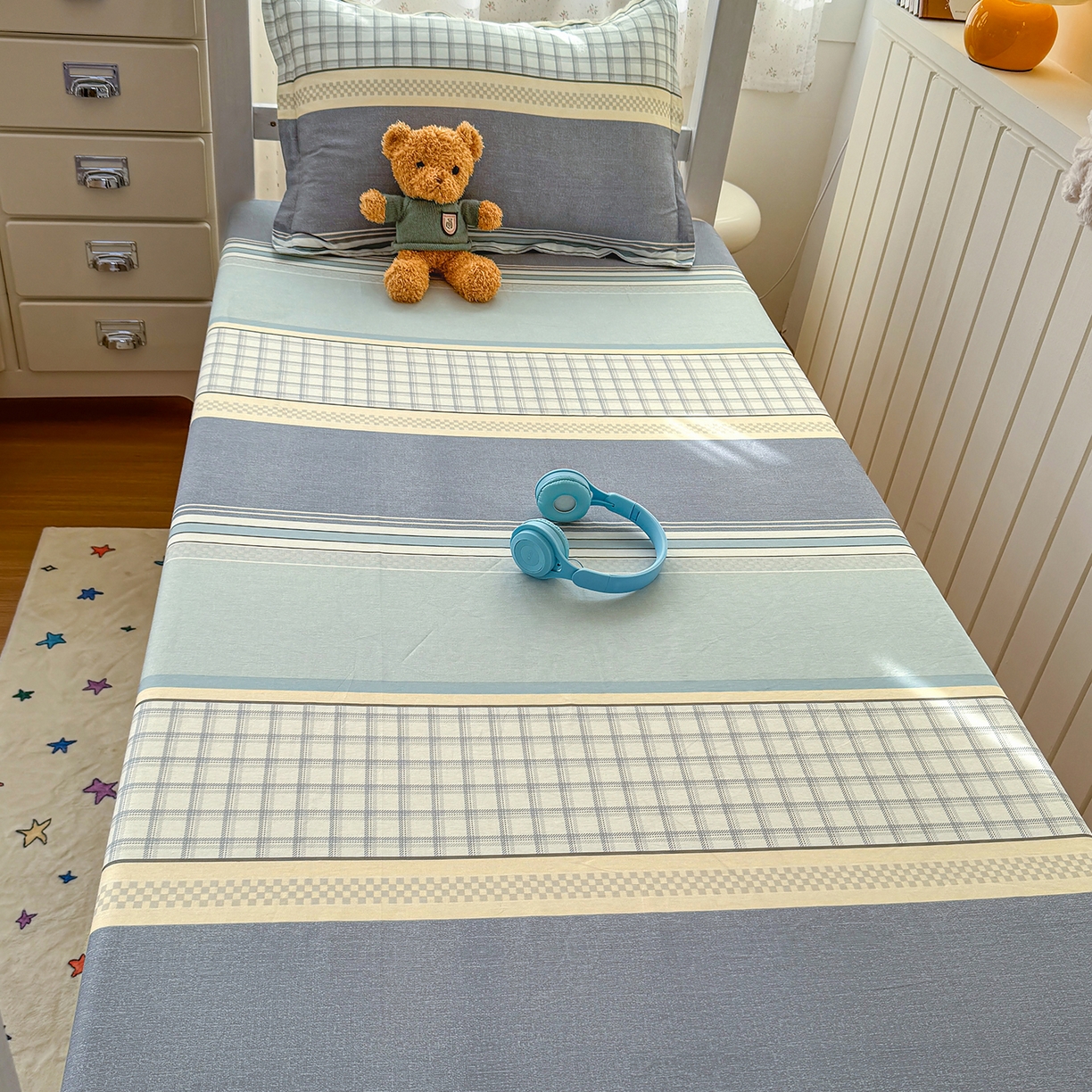 91家纺网 家纺一手货源 找家纺 尚帛 2026新款全棉品质喷气印花爆款四件套 多规格套件 单品系列-学生款单床笠 爱之艺术-灰