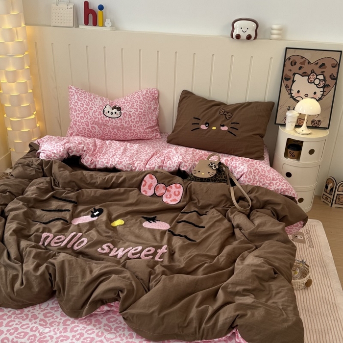 91家纺网 家纺一手货源 找家纺 奈颜 2026新款A类水洗棉大版毛巾绣豹纹小猫四件套--实拍图 豹纹小猫-咖粉