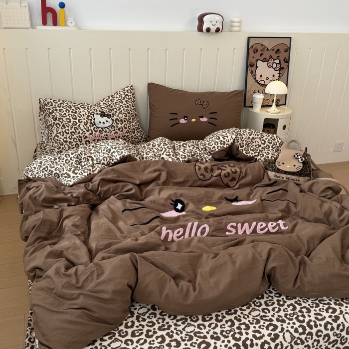 91家纺网 家纺一手货源 找家纺 奈颜 2026新款A类水洗棉大版毛巾绣豹纹小猫四件套--实拍图 豹纹小猫-深咖