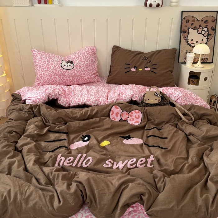 91家纺网 家纺一手货源 找家纺 奈颜 2026新款A类水洗棉大版毛巾绣豹纹小猫四件套--实拍图 豹纹小猫-咖粉