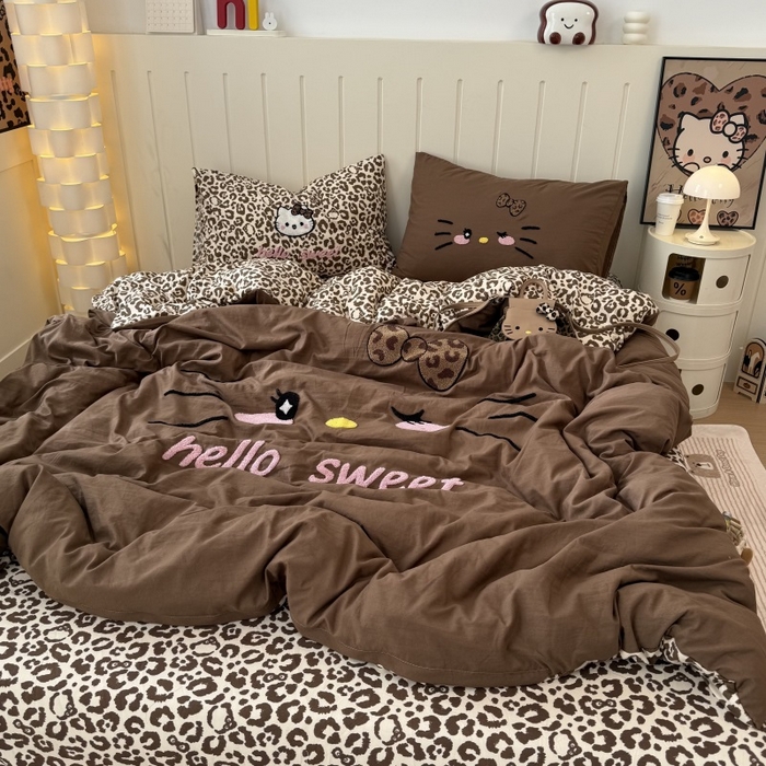 91家纺网 家纺一手货源 找家纺 奈颜 2026新款A类水洗棉大版毛巾绣豹纹小猫四件套--实拍图 豹纹小猫-深咖