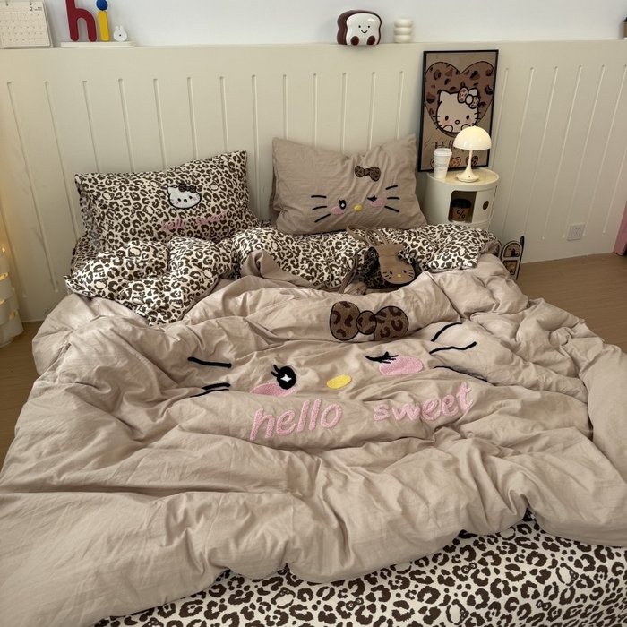 91家纺网 家纺一手货源 找家纺 奈颜 2026新款A类水洗棉大版毛巾绣豹纹小猫四件套--实拍图 豹纹小猫-浅咖