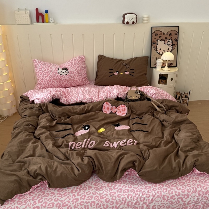 91家纺网 家纺一手货源 找家纺 奈颜 2026新款A类水洗棉大版毛巾绣豹纹小猫四件套--实拍图 豹纹小猫-咖粉