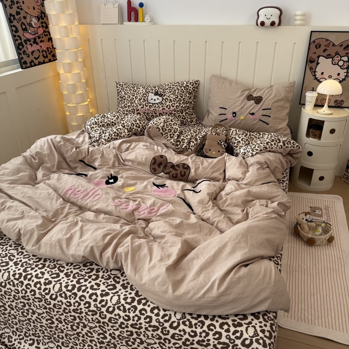 91家纺网 家纺一手货源 找家纺 奈颜 2026新款A类水洗棉大版毛巾绣豹纹小猫四件套--实拍图 豹纹小猫-浅咖