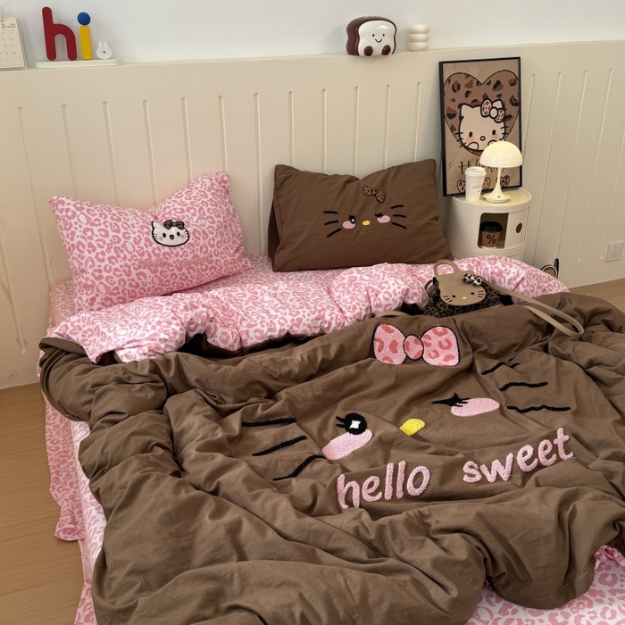 91家纺网 家纺一手货源 找家纺 奈颜 2026新款A类水洗棉大版毛巾绣豹纹小猫四件套--实拍图 豹纹小猫-咖粉